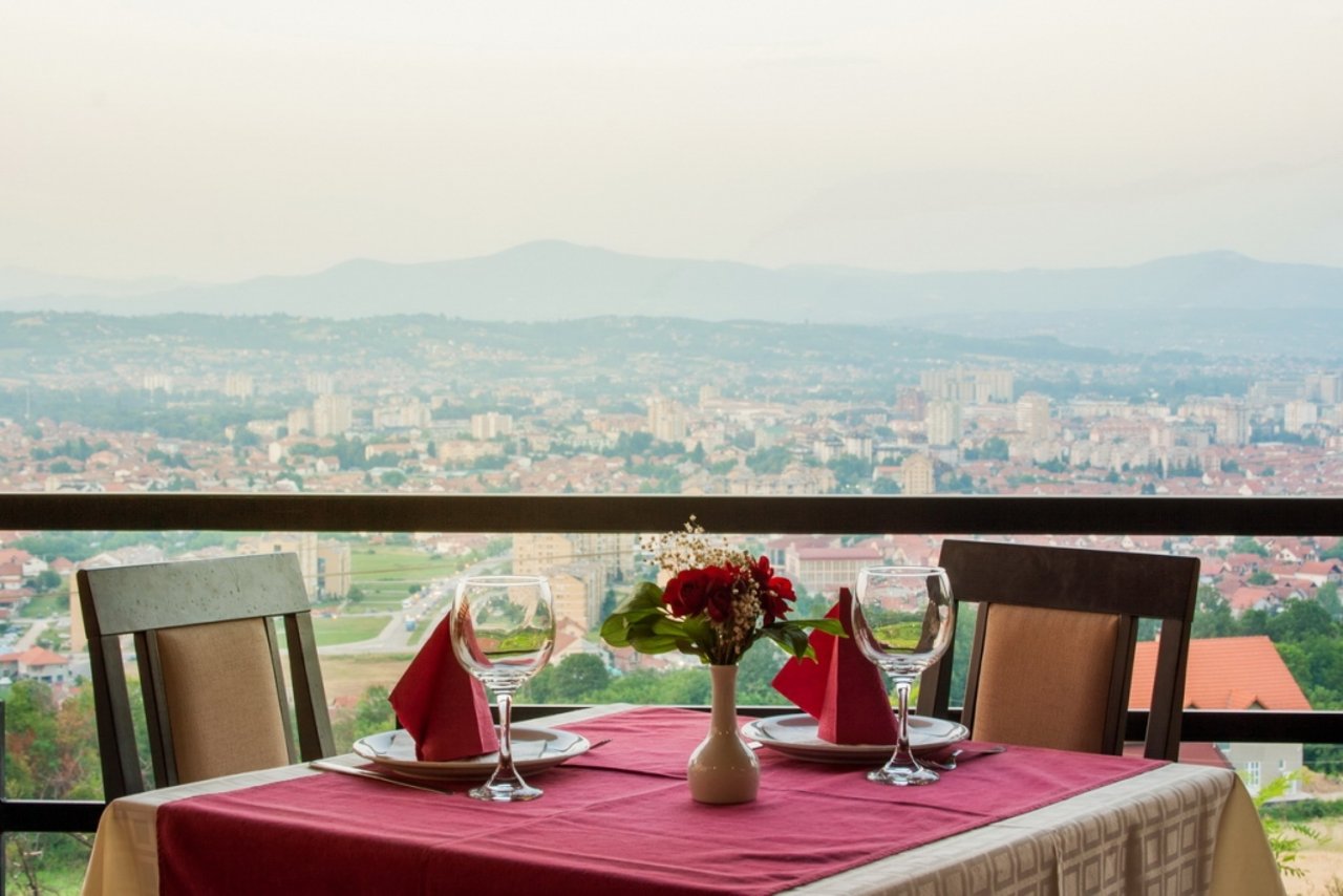 Romantičan sto za dvoje restoran Čačak - Restoran Petrović